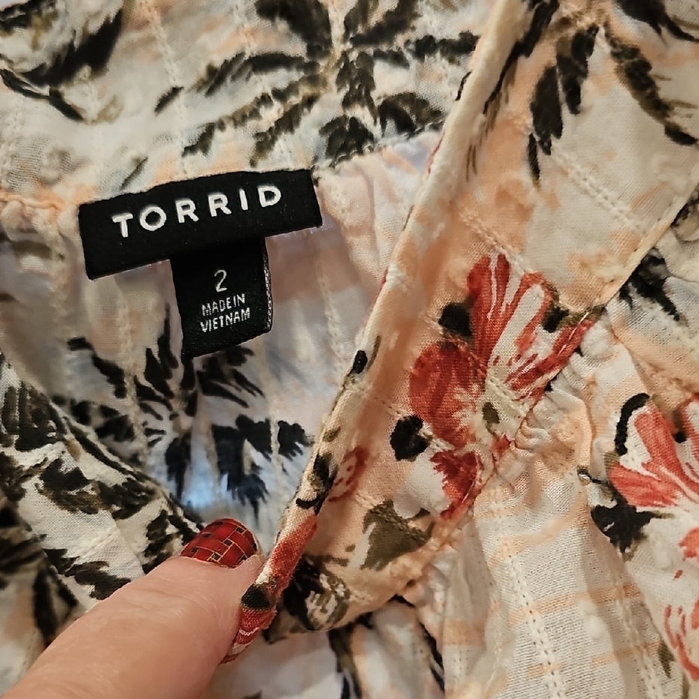 Torrid Cream and Black Floral Blouse - Picture 2 of 4
